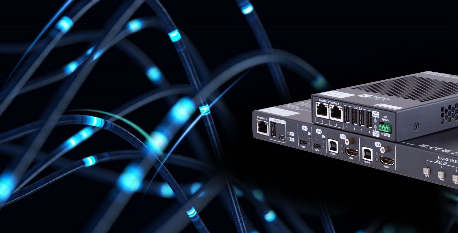 Lightware TPX Transmitter und Receiver System mit blauen Netzwerkkabeln