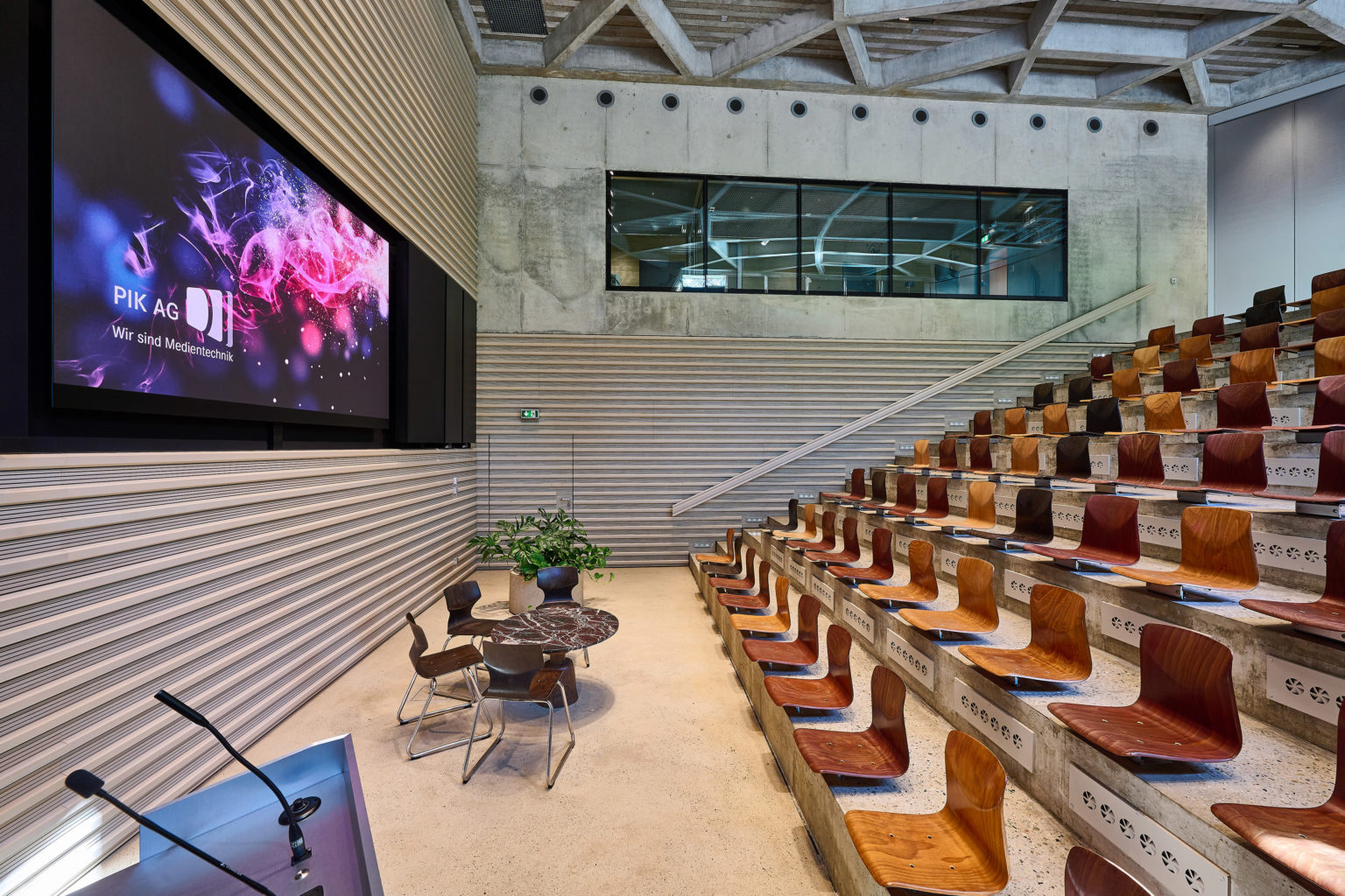 LED-Wand im Auditorium von Spore in Berlin